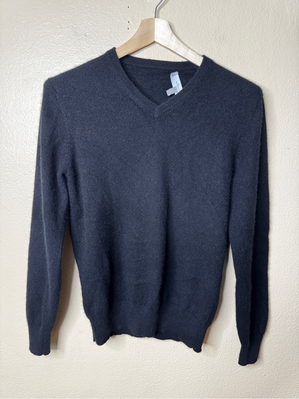 Neiman Marcus Sweater Men's Medium Black V-Neck Cashmere Pullover